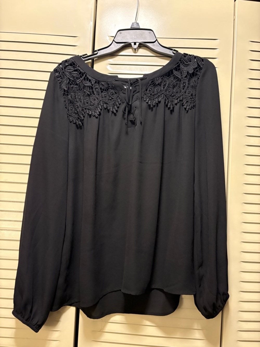 Women's Black Lace Yoke Long-Sleeve Blouse
